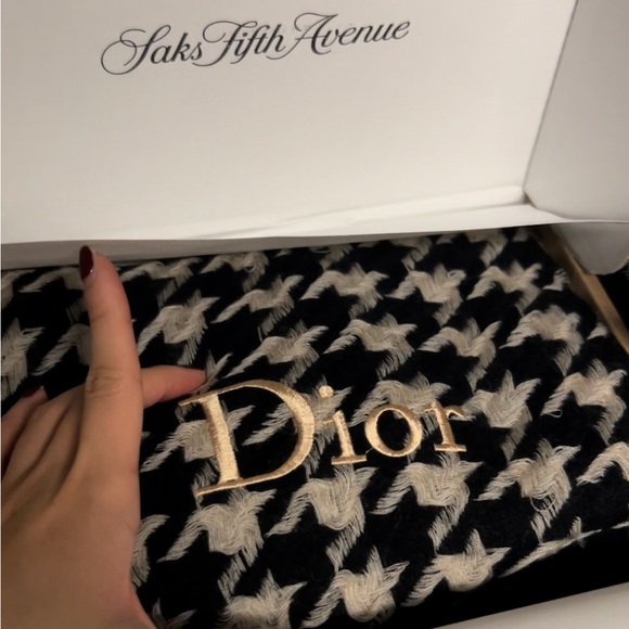 (SOLD)Christian Dior Houndstooth Tweed Wool Light Scarf - Picture 2 of 11